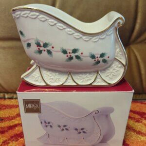 Mikasa Christmas Pink Ribbon Sleigh Centerpiece, Retired